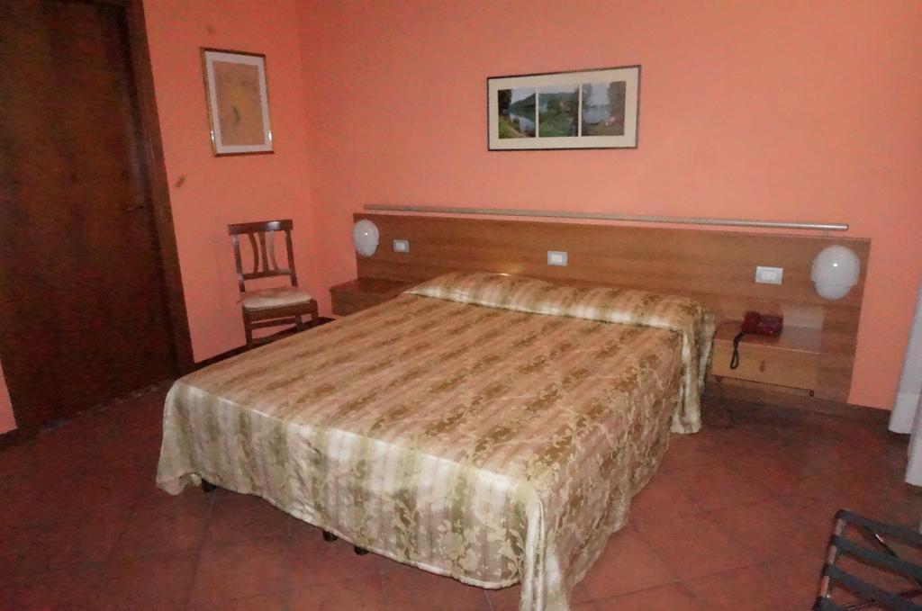 Hotel Cavour Verona Ruang foto