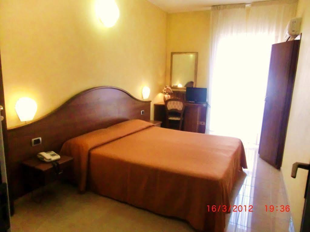 Hotel Cavour Verona Bagian luar foto