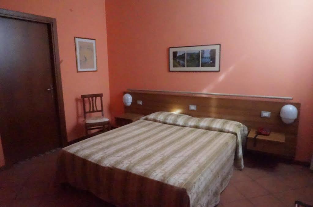 Hotel Cavour Verona Bagian luar foto