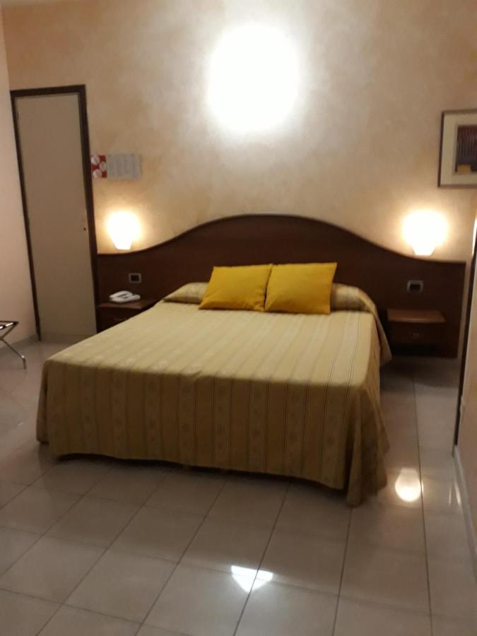 Hotel Cavour Verona Bagian luar foto